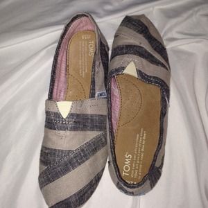 Women's TOMS