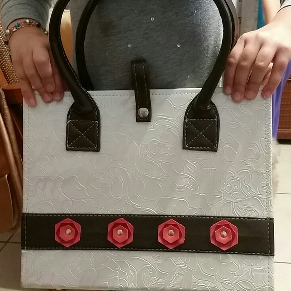 Wedding  planner purse.