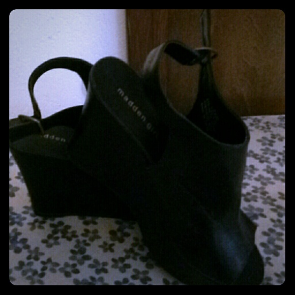 Madden girl wedges
