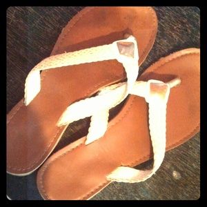 Sandlas White & Tan CUTE