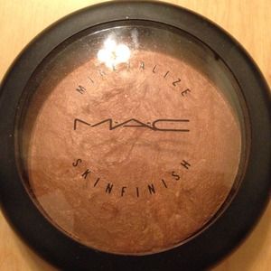 *BN* MAC Mineralize Skinfinish - Comfort