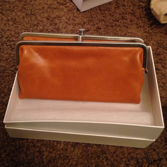 Vestal Clutch