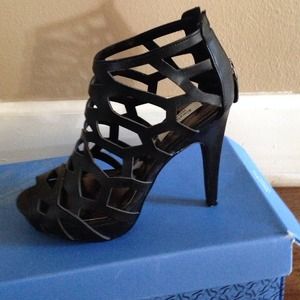 Black strappy Vera Wang shoes!