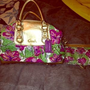 Authentic Coach Flower purse with makeup bag.
