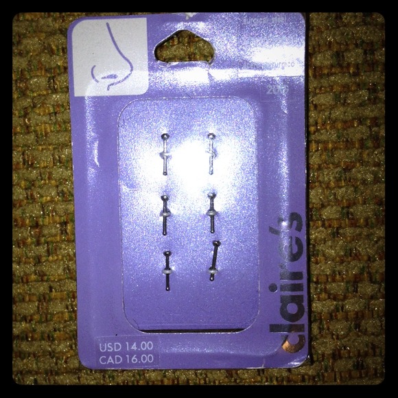 Pack of 6 nose rings 👃