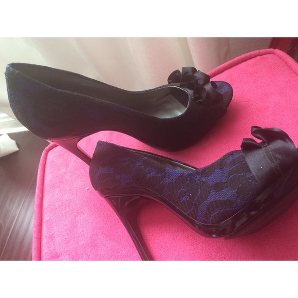 Oh, you fancy with lacy heels. - Picture 2 of 2