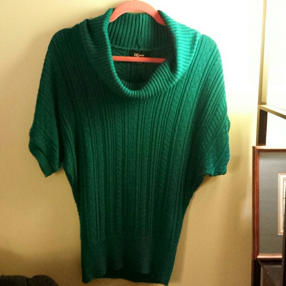 Beautiful sweater in emerald green!