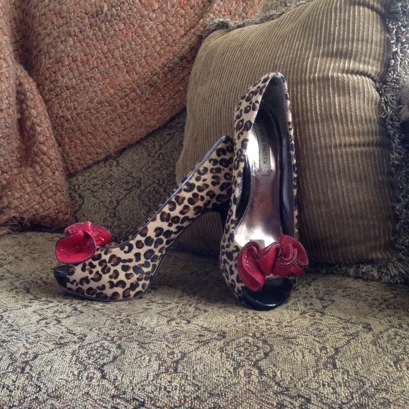 Steve Madden leopard print peep toe