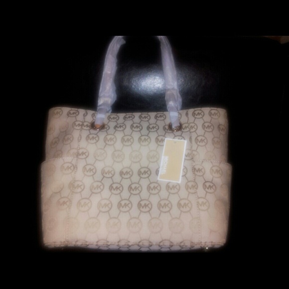 Michael Kors Handbags - Michael Kors Tote