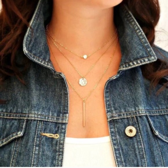 Jewelry - Golden tone layering necklace