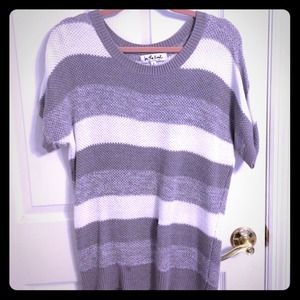 Gray and white short sleeve sweater.