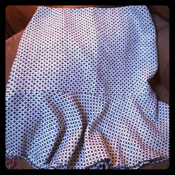 White House black-market skirt