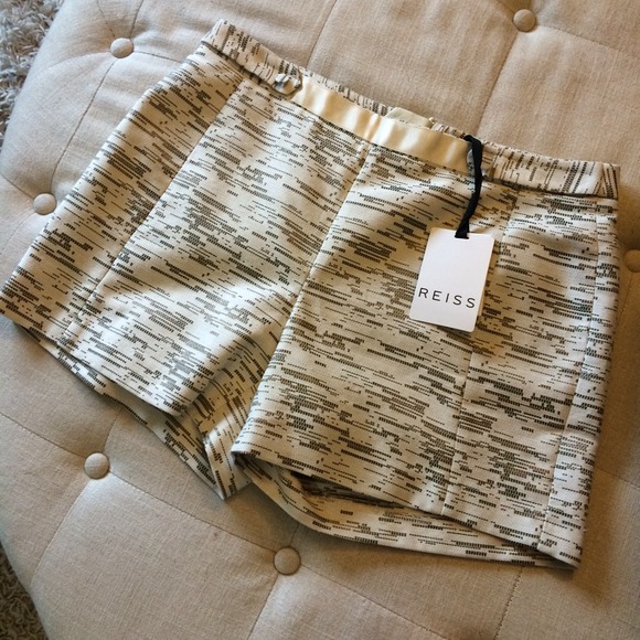 🎉HPx3!🎉 NWT Reiss Cream & Metallic Shorts - Picture 2 of 5