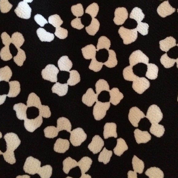 Forever 21 floral skirt size -XS - Picture 3 of 3