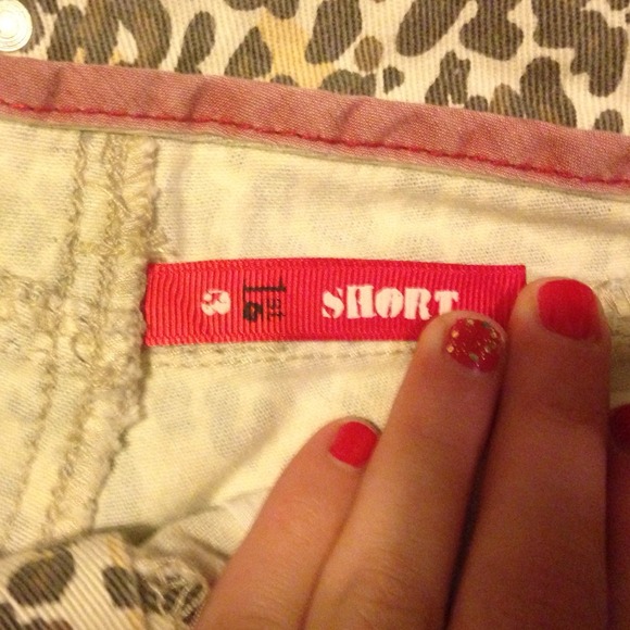 Like new des tresses cheetah shorts - Picture 3 of 4