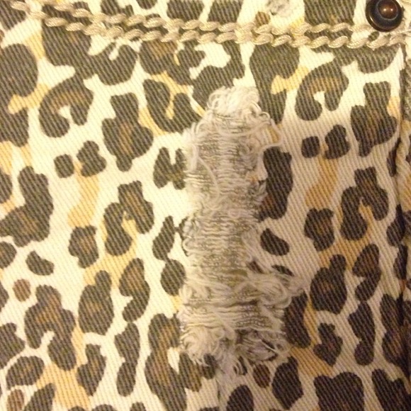 Like new des tresses cheetah shorts - Picture 4 of 4