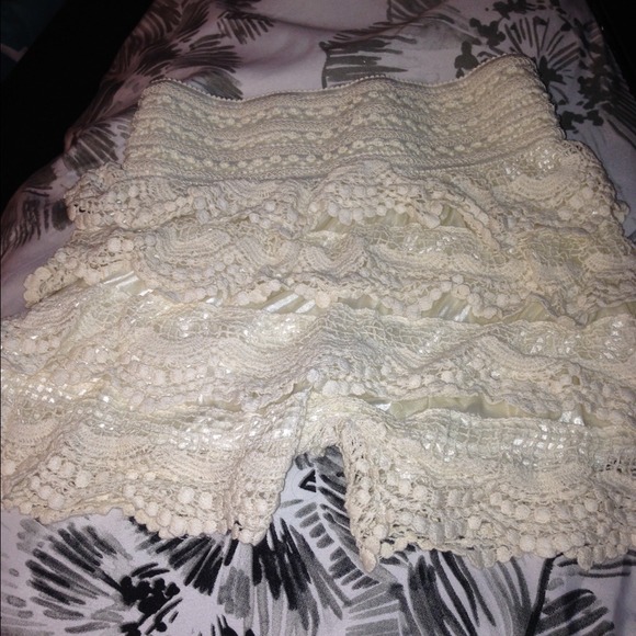Lace beige shorts