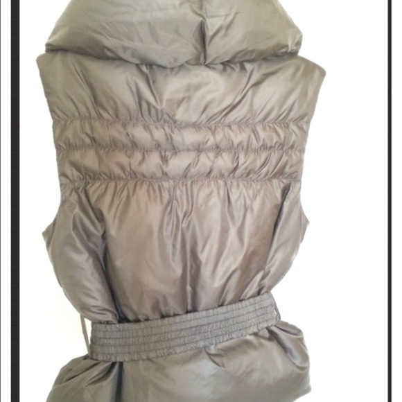 ✨✨SALE✨✨BCBG MAX AZRIA OLIVE NYLON QUILT VEST - Picture 3 of 4