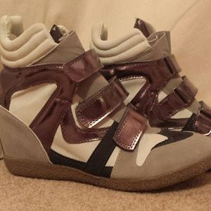 Metallic sneaker wedges velcro buckle