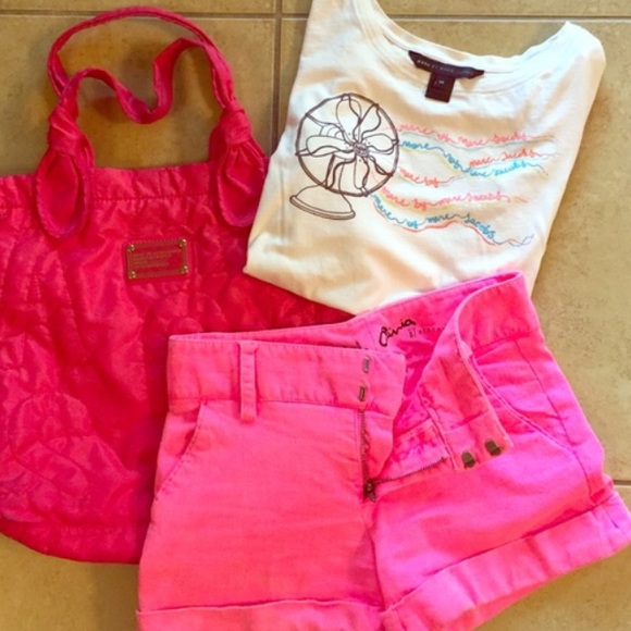 SOLD Marc Jacobs Tee - Picture 2 of 4