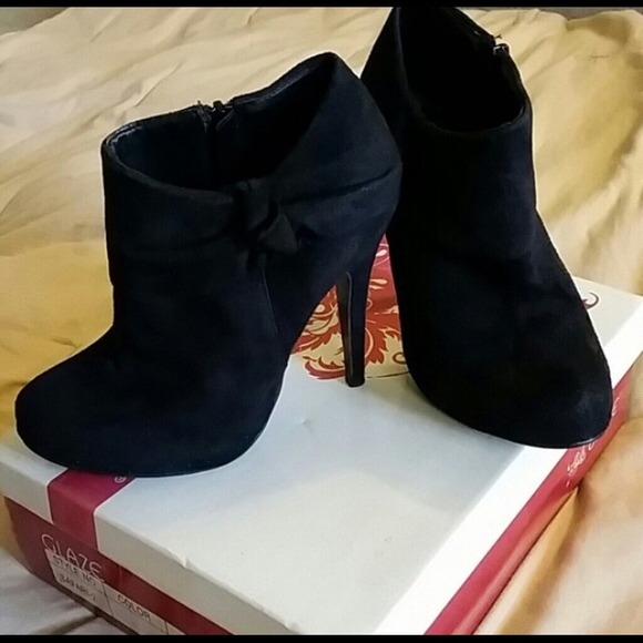 Black booties size 6