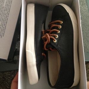 Sea coast black sperrys