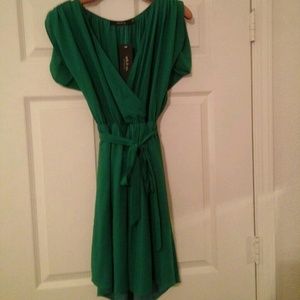 Classic green vintage style dress with tie