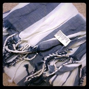 *SOLD IN BUNDLE* Blue and white striped AE scarf