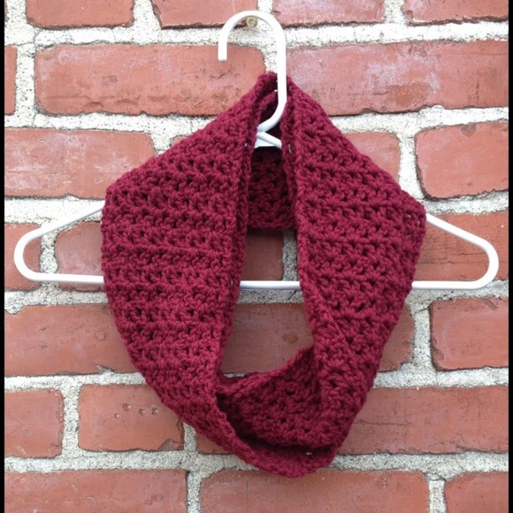 Crochet infinity scarf in burgundy