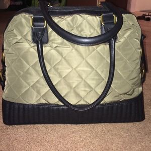 *REDUCED* NWT Super cute Army Green Purse