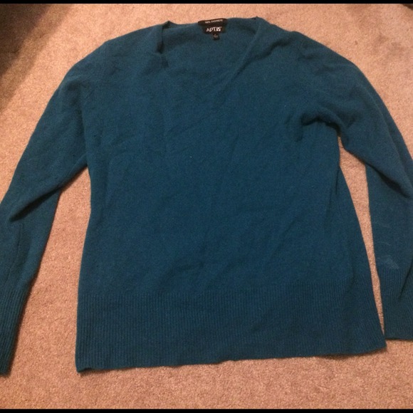 100% cashmere blue sweater