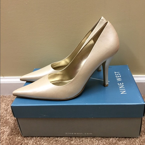 Nine West cream colored heels
