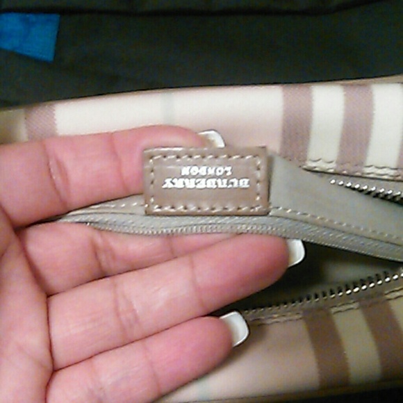 Authentic Burberry crossbody - Picture 4 of 4
