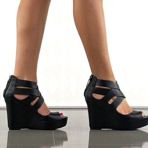 Dolce Vita Black Wedges