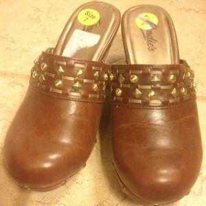 Brown clogs size 7