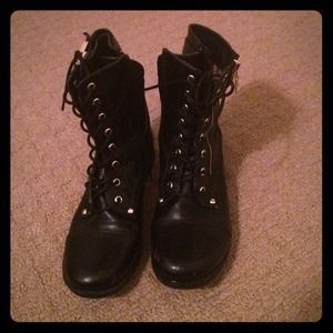 💥sale today💥 black G by guess combat boots