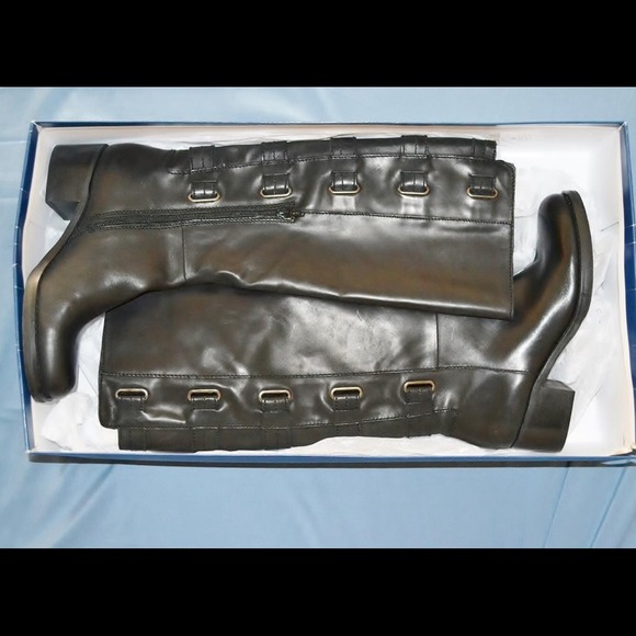 Arturo Chiang Boots - Picture 2 of 4