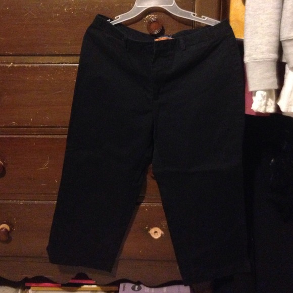 Black dockers capris