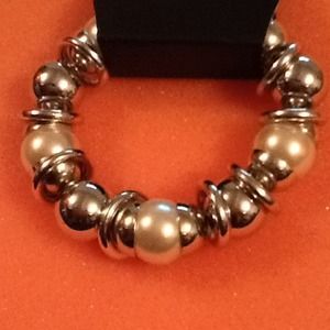 Pearl and silver bracelet