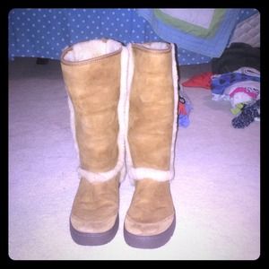 Tan ugg boots HOLDING
