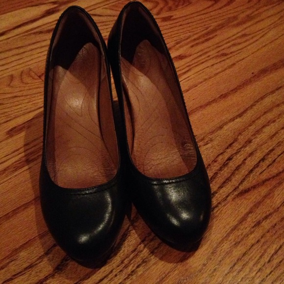 Black wedge 4" heels