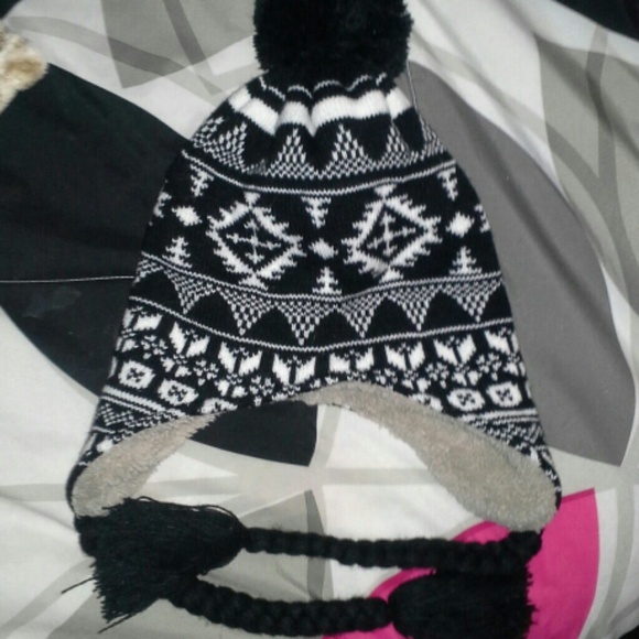 Black and white super soft hat