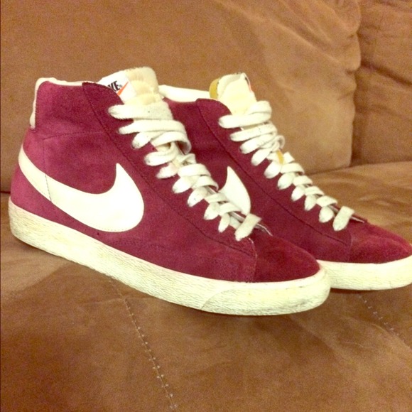 Nike Blazers in Suede Burgundy