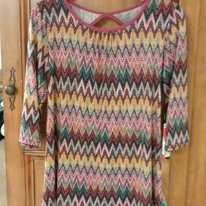Pink maternity top with key hole back!