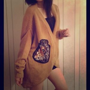 ✳️NWOT* Oversized sweater/cardigan with sequins