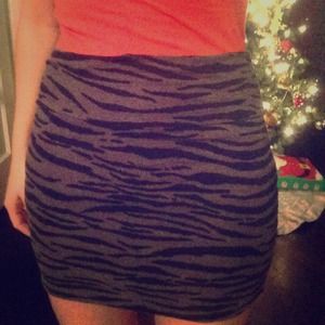 Short stretchy skirt