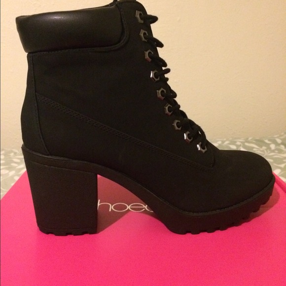 New!! Beautiful Judit black boots 💎