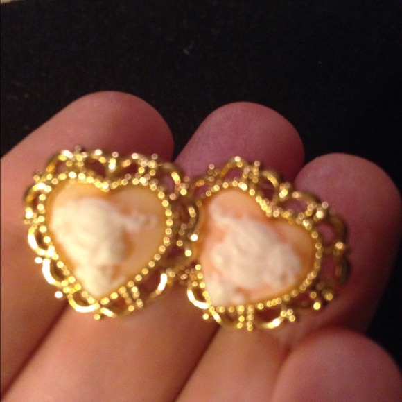 💕❤️Pierced Earring and brooch/locket set ❤️💕 - Picture 2 of 4