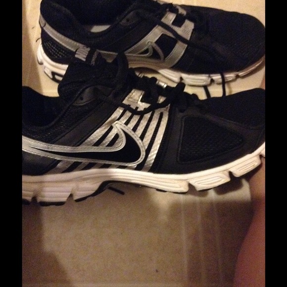 Nike mens running shoes