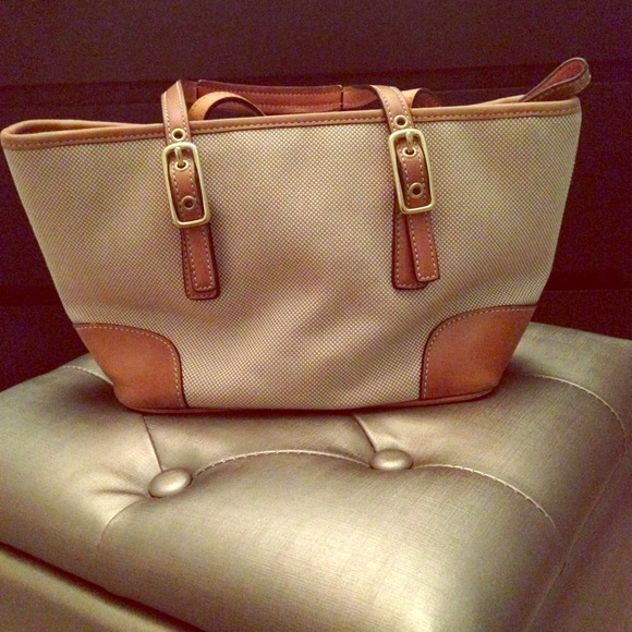 Coach Handbags - AUTHENTIC Coach handbag